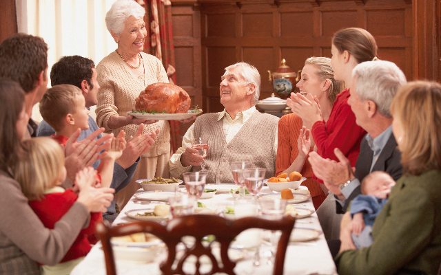 Hosting Thanksgiving Dinner? Here Are FIVE Helpful Tips!